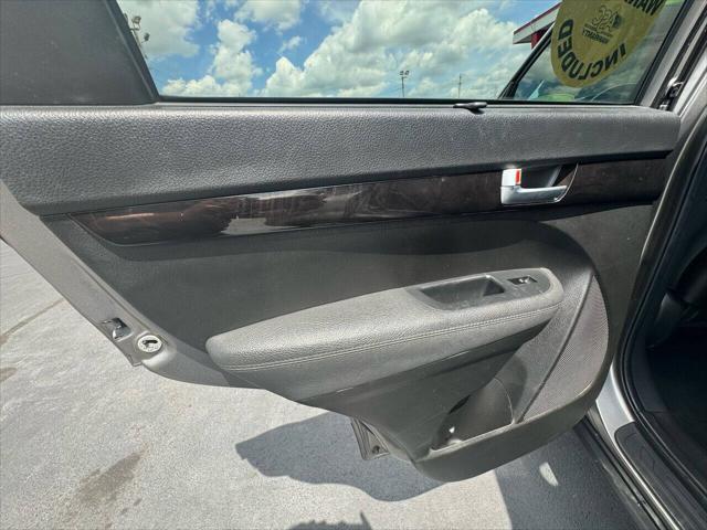 Photo of 2014 Titanium Silver Kia Sorento