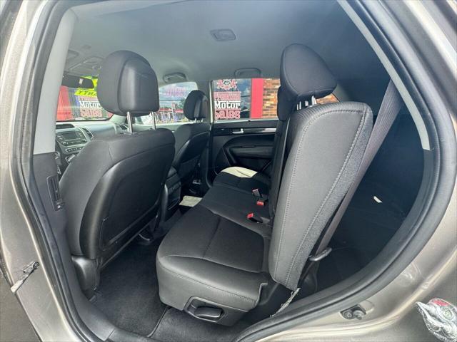 Photo of 2014 Titanium Silver Kia Sorento