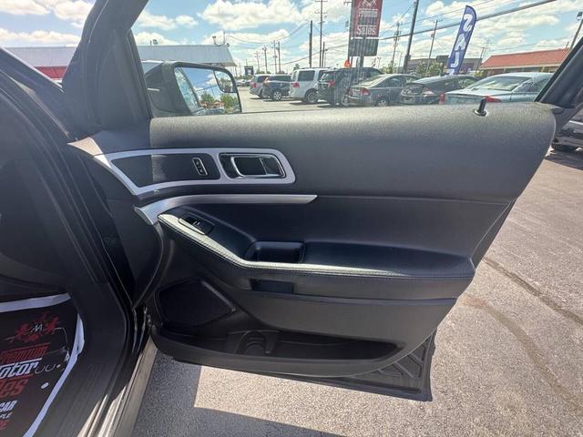 Photo of 2012 Black Ford Explorer