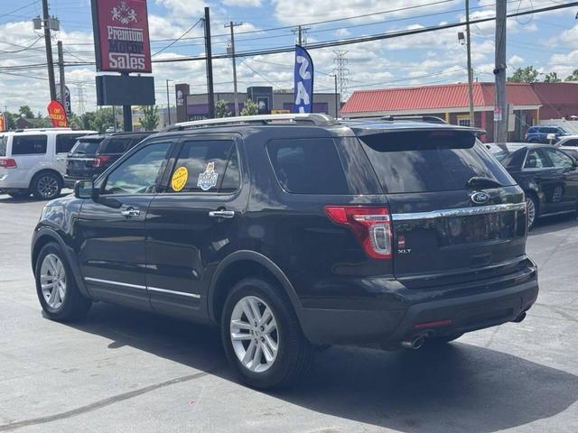 Photo of 2012 Black Ford Explorer