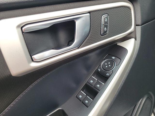 Photo of 2020 Star White Metallic Tri-Coat Ford Explorer