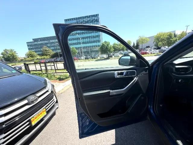 Photo of 2023 Atlas Blue Metallic Ford Explorer