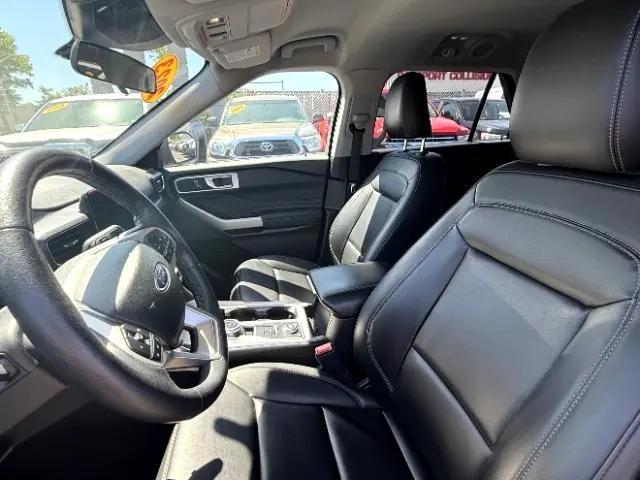Photo of 2023 Atlas Blue Metallic Ford Explorer