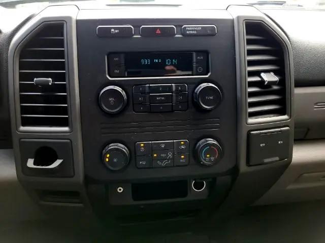 Photo of 2017 Oxford White Ford F-250