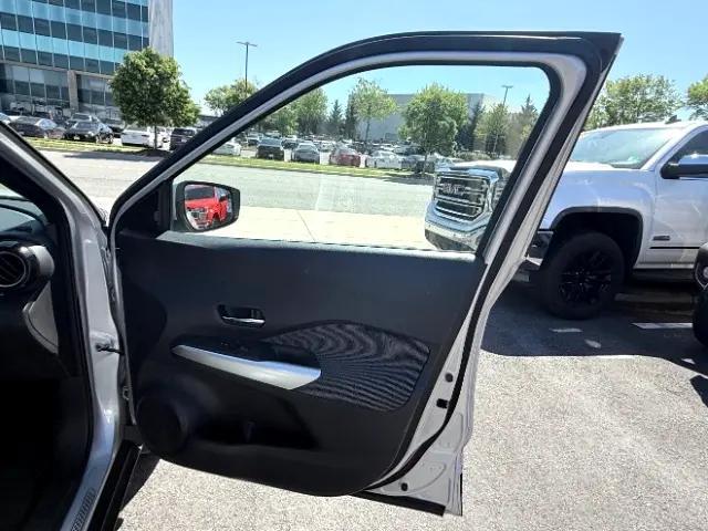 Photo of 2019 Brilliant Silver Metallic Nissan Kicks