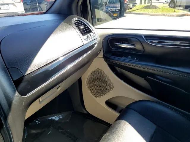 Photo of 2018 Black Onyx Crystal Pearlcoat Dodge Grand Caravan