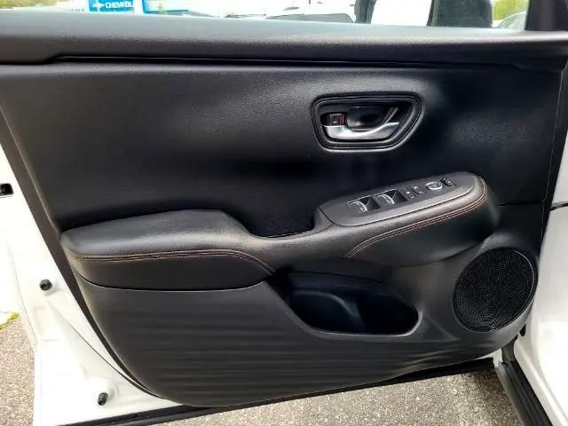 Photo of 2024 Platinum White Pearl Honda HR-V