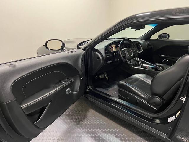 Photo of 2016 Black Dodge Challenger