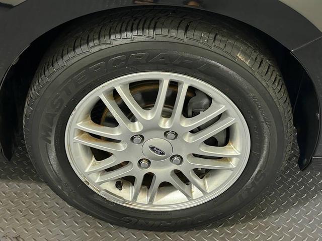 Photo of 2009 Black Ford Focus