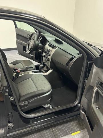 Photo of 2009 Black Ford Focus