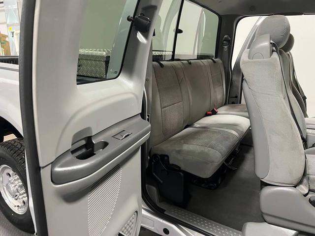 Photo of 2003 Silver Ford F-250