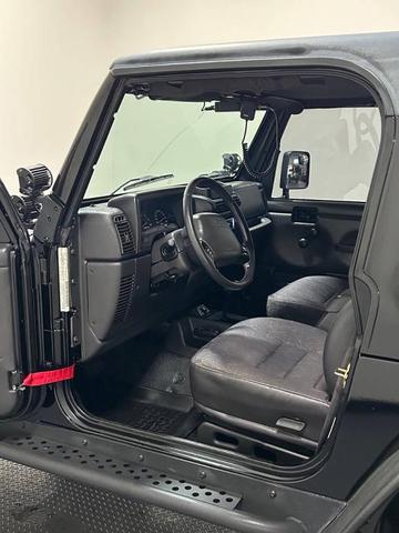 Photo of 2002 Black Jeep Wrangler
