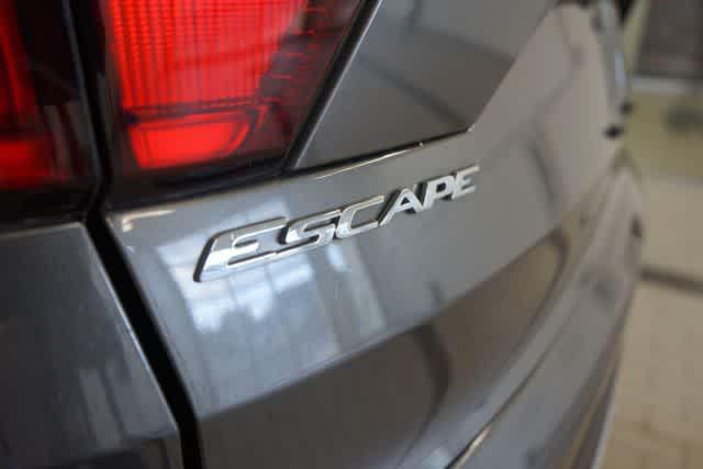 Photo of 2019 MAGNETIC METALLIC Ford Escape