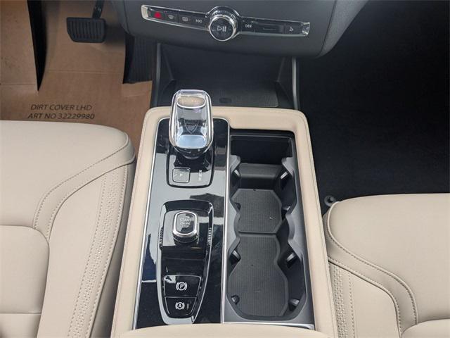 Photo of 2026 Crystal White Pearl Volvo XC90