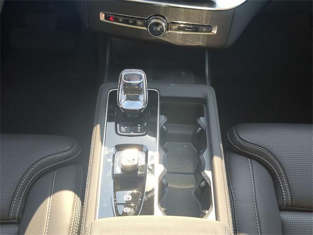 Photo of 2025 Onyx Black Metallic Volvo XC90 Plug-In Hybrid