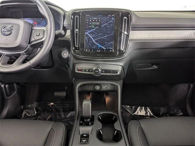Photo of 2025 Gray Volvo XC40