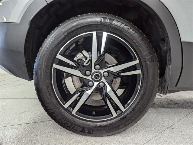 Photo of 2025 Gray Volvo XC40
