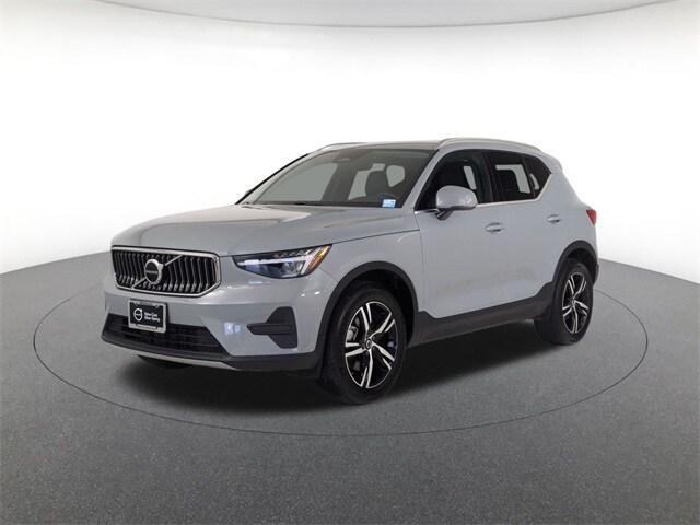 Photo of 2025 Gray Volvo XC40