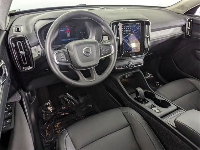 Photo of 2025 Gray Volvo XC40