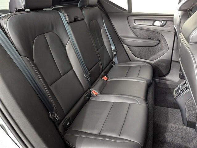 Photo of 2025 Gray Volvo XC40