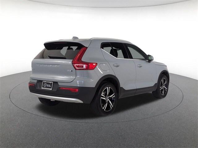 Photo of 2025 Gray Volvo XC40