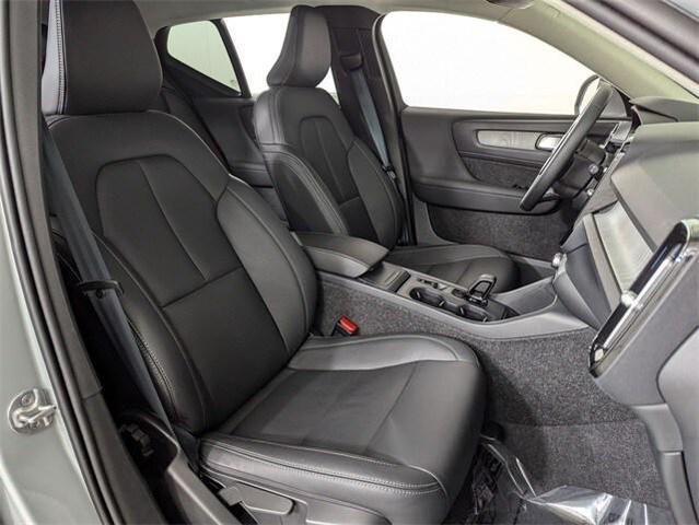 Photo of 2025 Gray Volvo XC40