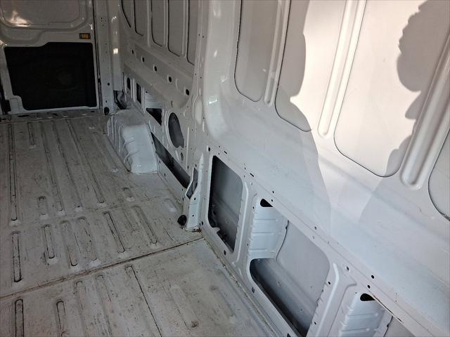 Photo of 2023 Oxford White - YZ Ford Transit-250