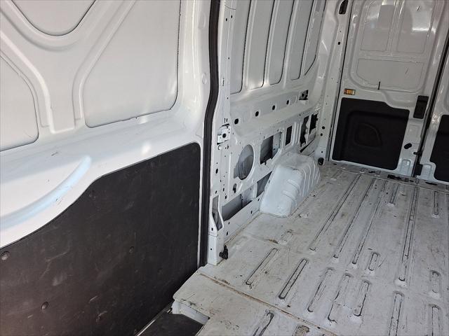 Photo of 2023 Oxford White - YZ Ford Transit-250