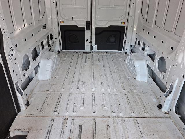 Photo of 2023 Oxford White - YZ Ford Transit-250