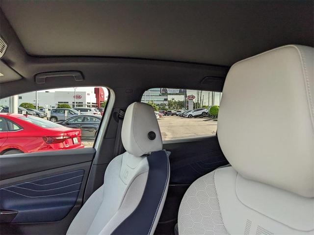 Photo of 2025 opal white pearl Volkswagen ID.4