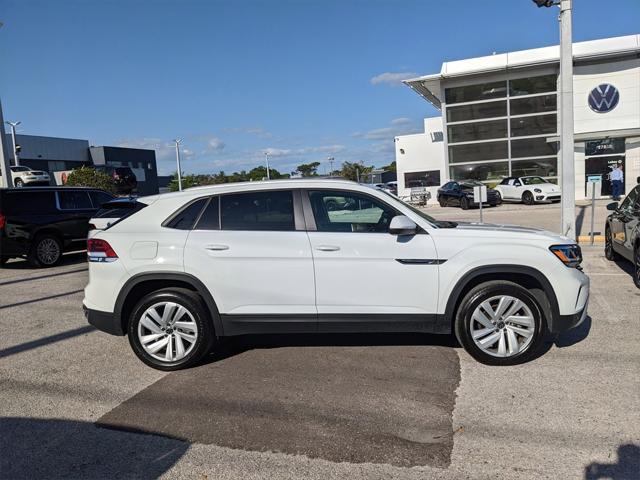 Photo of 2022 Pure White Volkswagen Atlas Cross Sport