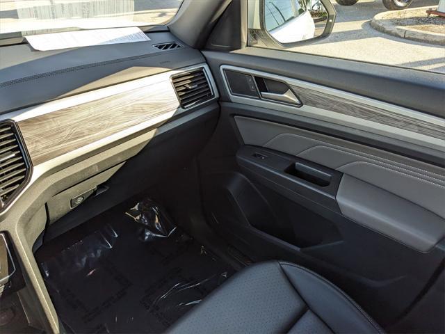 Photo of 2022 Pure White Volkswagen Atlas Cross Sport