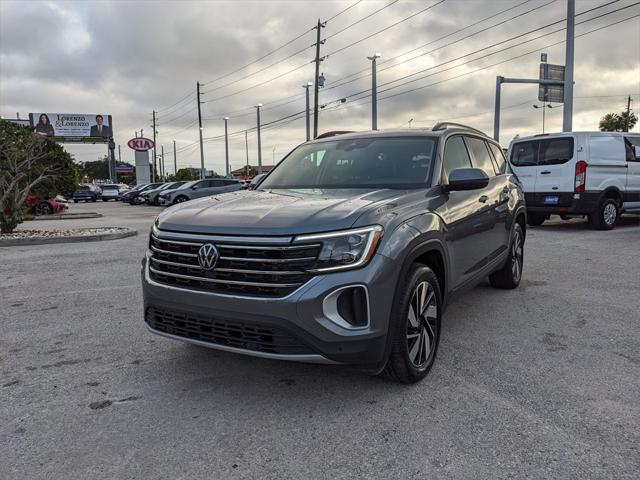 Photo of 2024 Platinum Gray Metallic Volkswagen Atlas