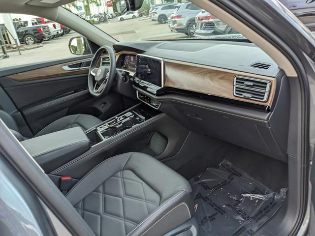 Photo of 2024 Platinum Gray Metallic Volkswagen Atlas