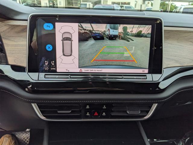 Photo of 2024 Platinum Gray Metallic Volkswagen Atlas