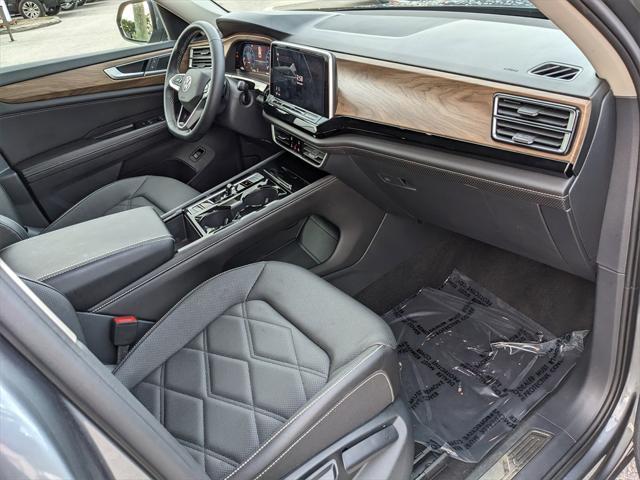 Photo of 2024 Platinum Gray Metallic Volkswagen Atlas