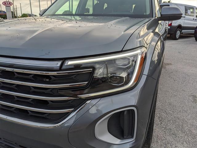 Photo of 2024 Platinum Gray Metallic Volkswagen Atlas
