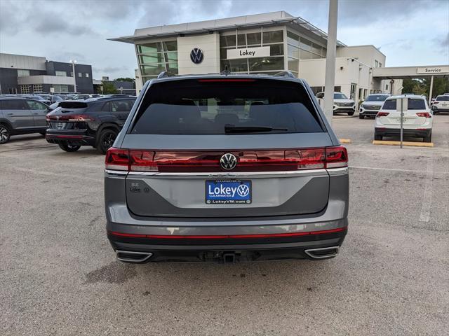 Photo of 2024 Platinum Gray Metallic Volkswagen Atlas
