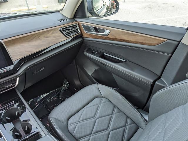 Photo of 2024 Platinum Gray Metallic Volkswagen Atlas