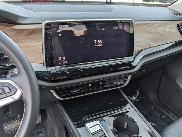 Photo of 2024 Platinum Gray Metallic Volkswagen Atlas