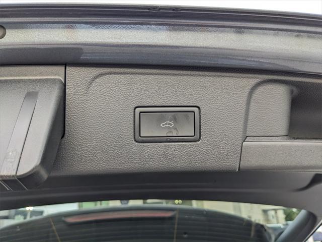 Photo of 2024 Platinum Gray Metallic Volkswagen Atlas