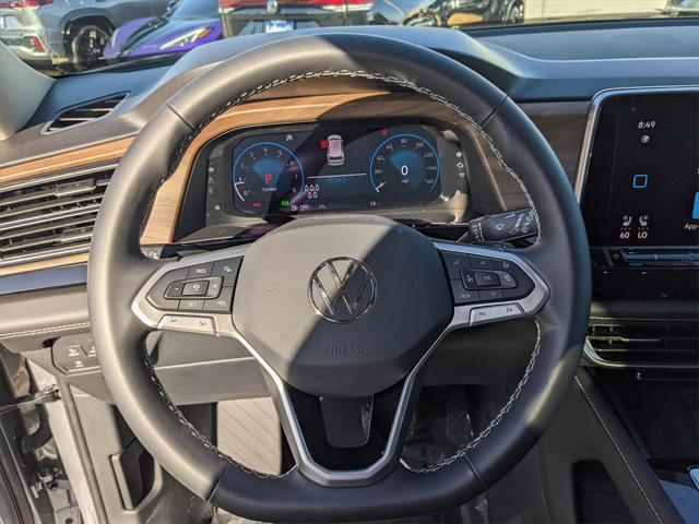 Photo of 2025 Silver Mist Metallic Volkswagen Atlas