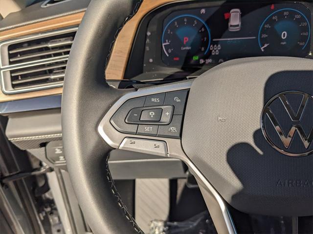 Photo of 2025 Silver Mist Metallic Volkswagen Atlas