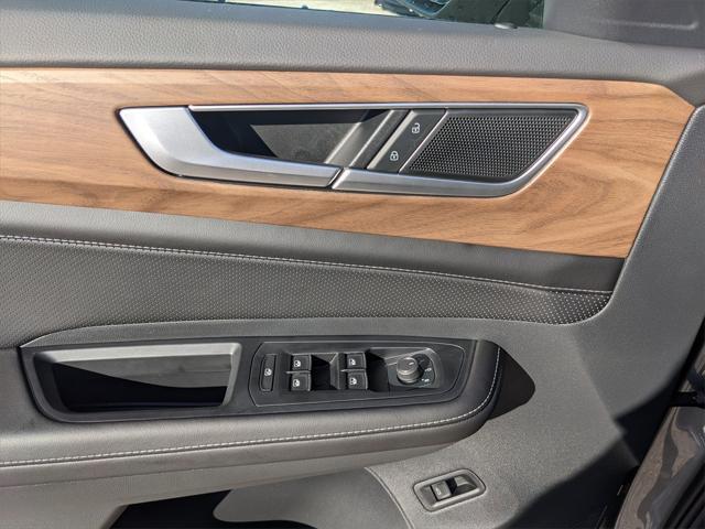 Photo of 2025 Silver Mist Metallic Volkswagen Atlas