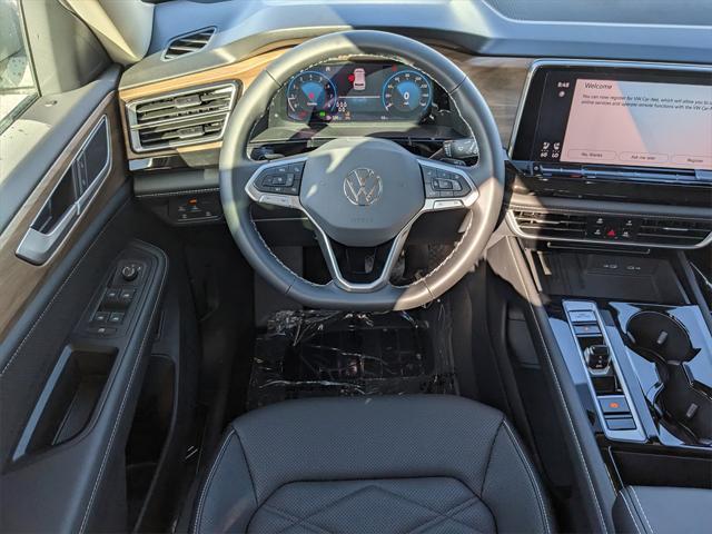 Photo of 2025 Silver Mist Metallic Volkswagen Atlas