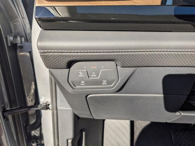 Photo of 2025 Silver Mist Metallic Volkswagen Atlas