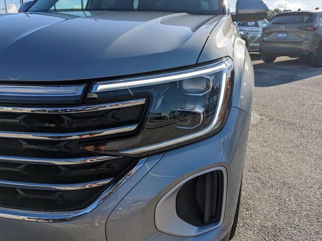Photo of 2025 Silver Mist Metallic Volkswagen Atlas