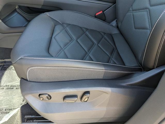 Photo of 2025 Silver Mist Metallic Volkswagen Atlas