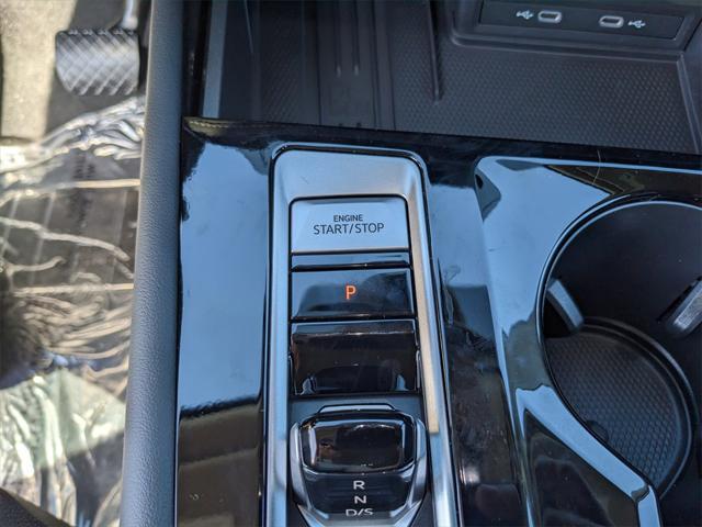 Photo of 2025 Silver Mist Metallic Volkswagen Atlas