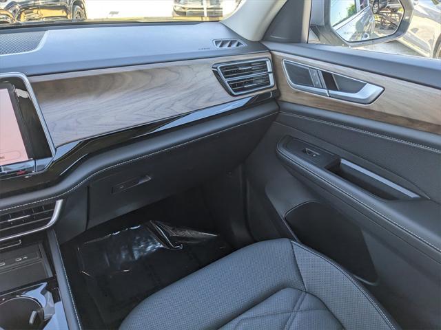 Photo of 2025 Silver Mist Metallic Volkswagen Atlas